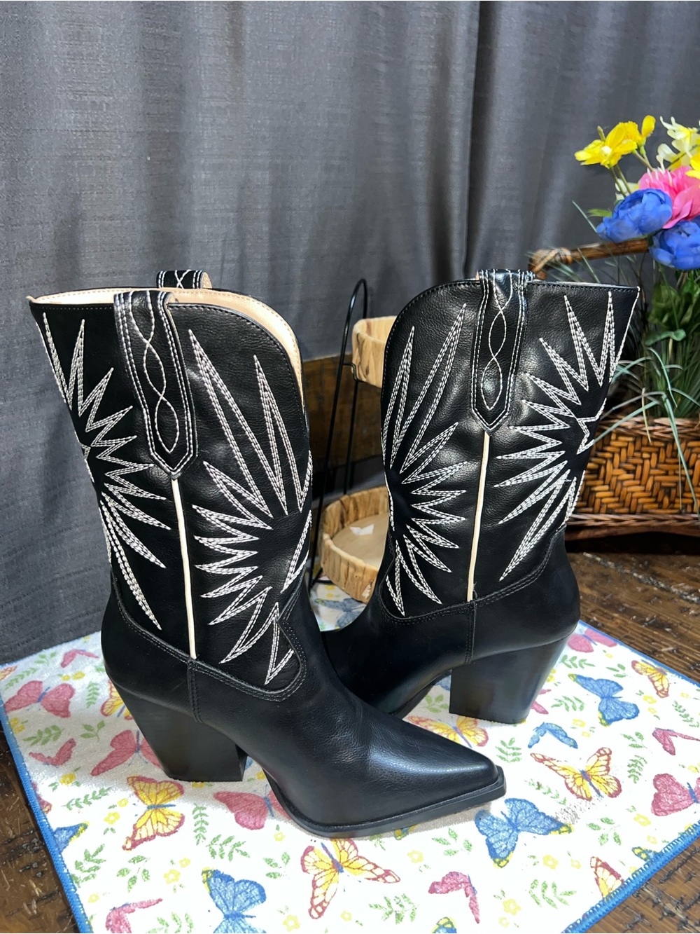 Oasis Society Black Embroidered Western Cowboy Concert Rodeo Fancy Heeled Boots